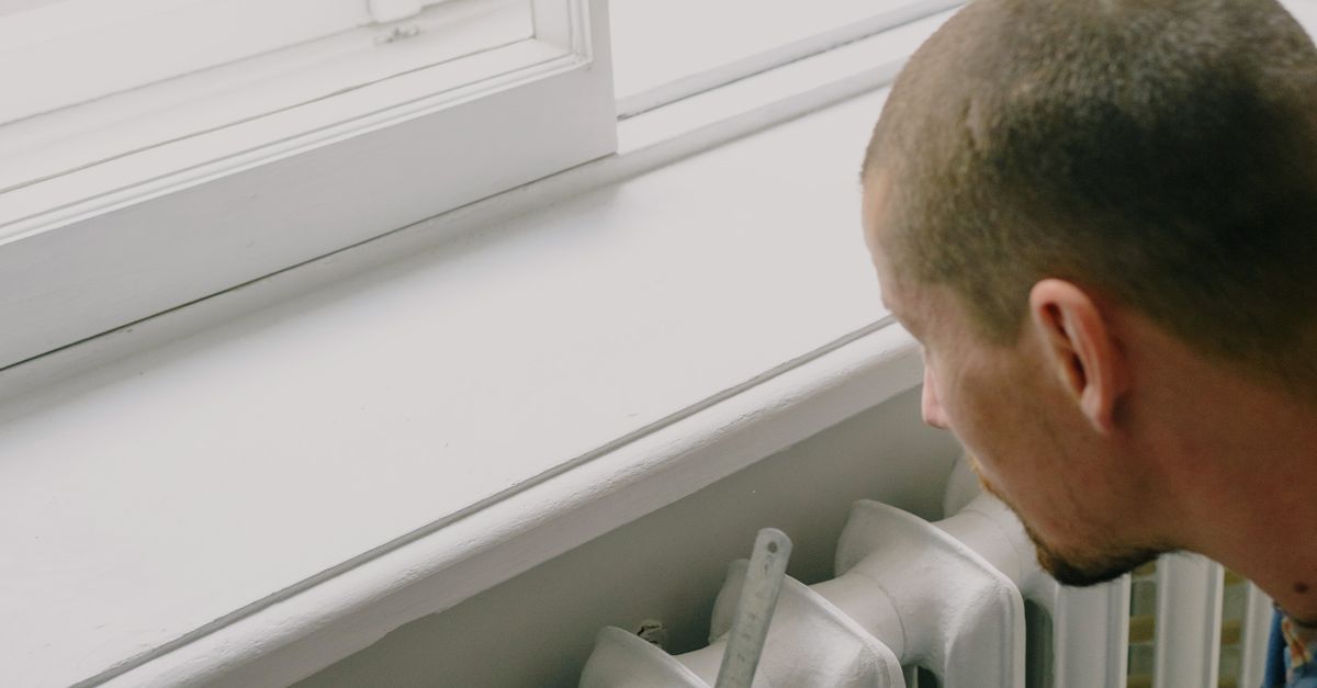 How to Mitigate Water Damage from a Burst Pipe
